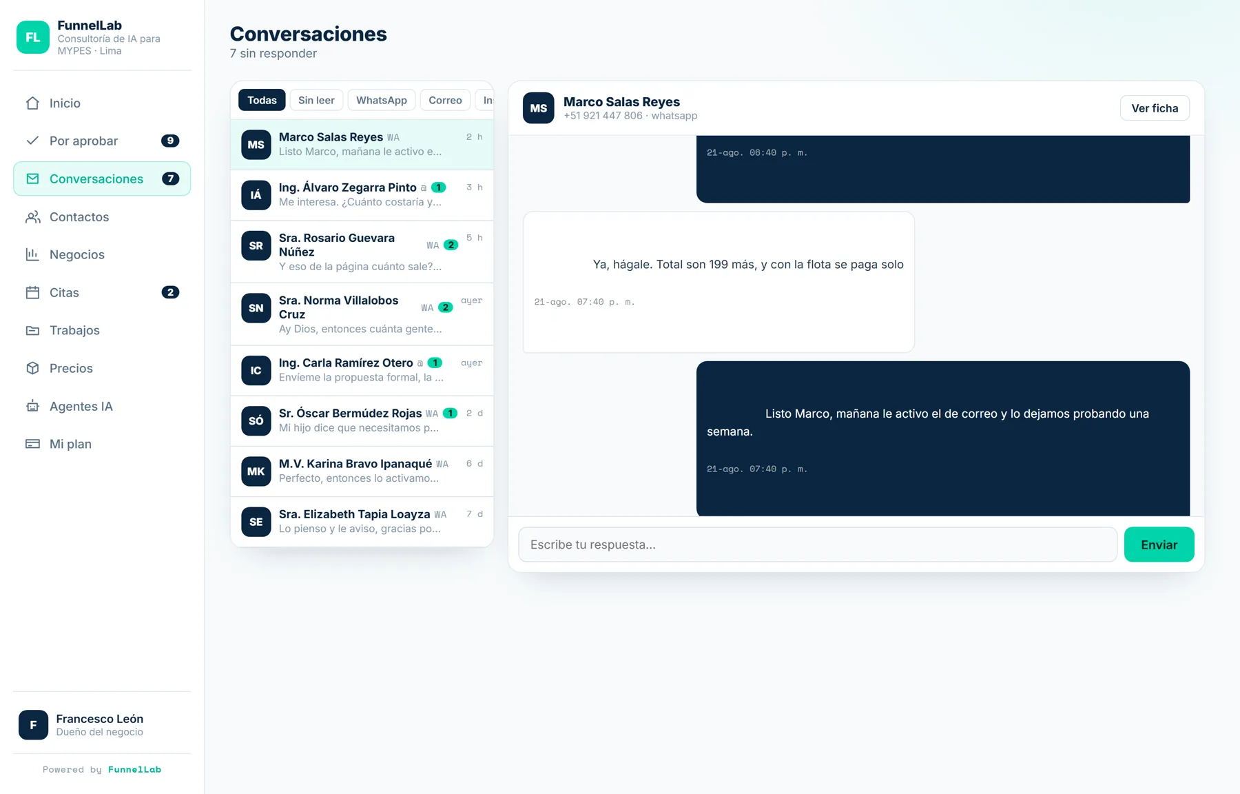 Bandeja de conversaciones de FunnelLab OS con mensajes de WhatsApp